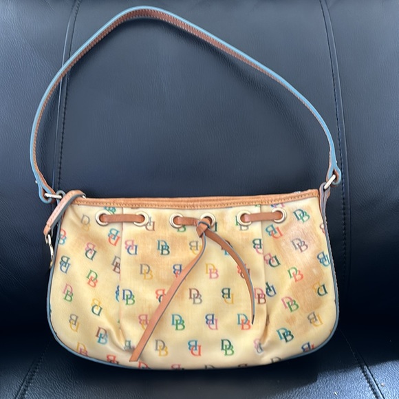 Dooney & Bourke second hand with stain - Picture 9 of 11